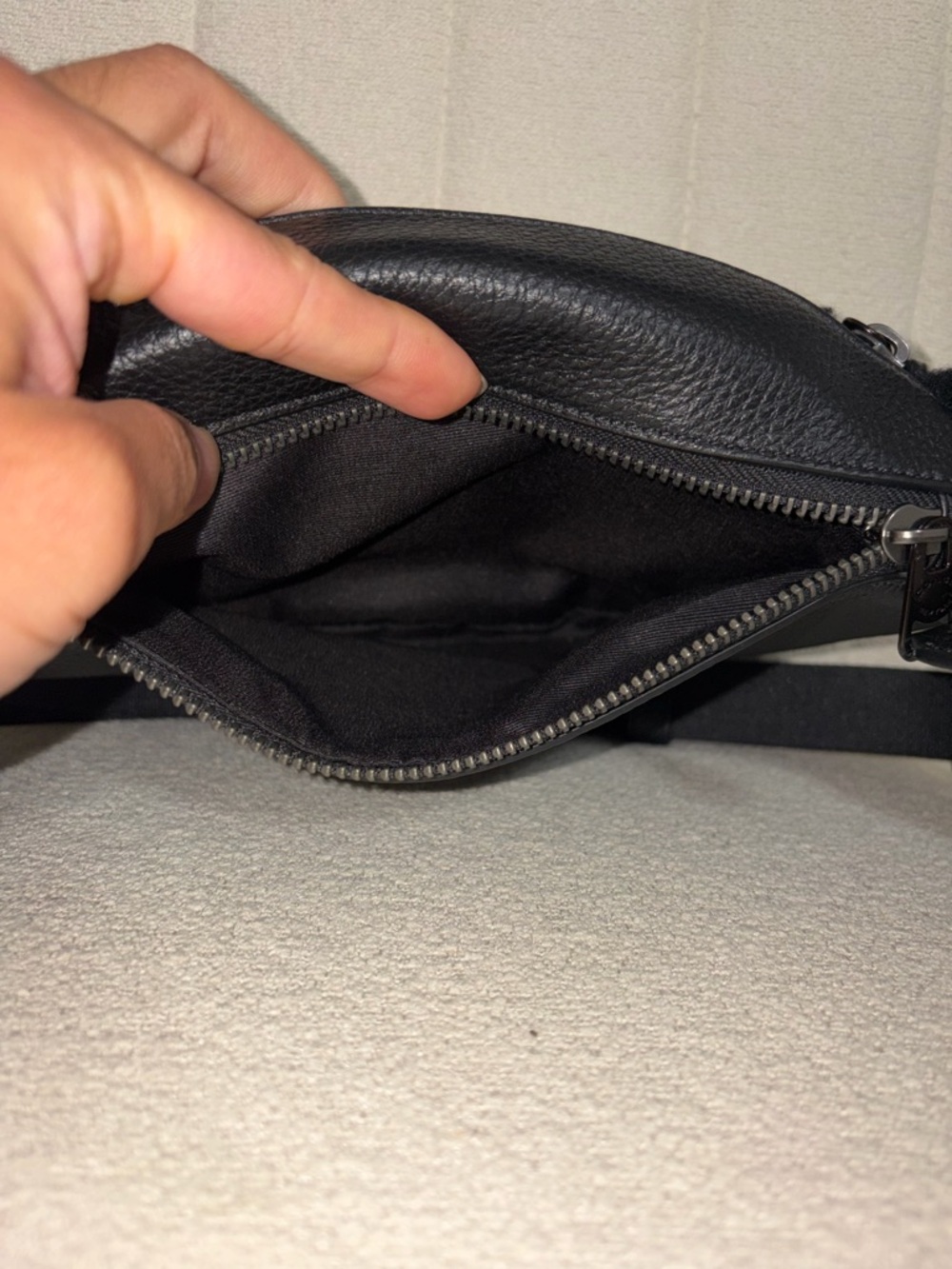 NWT Coach Warren Mini Belt Bag Shearling Signature Canvas CY884 Charcoal Black - Picture 7 of 8